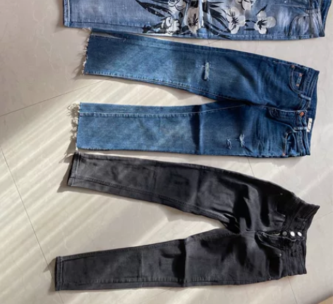 从左到右为哈伦萝卜牛仔裤50，九分分叉阔脚...