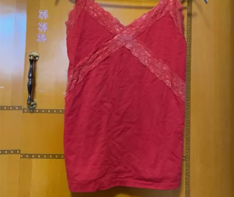 女士红色粗肩带蕾丝吊带背心休闲内搭外穿上衣...