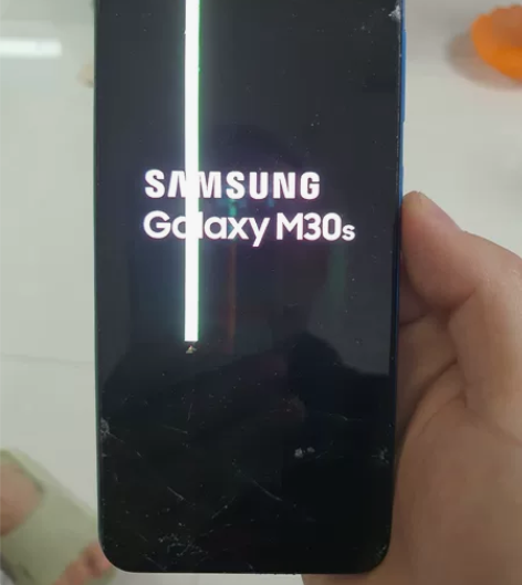 三星m30s 屏幕换过 现在又摔成这样 不...
