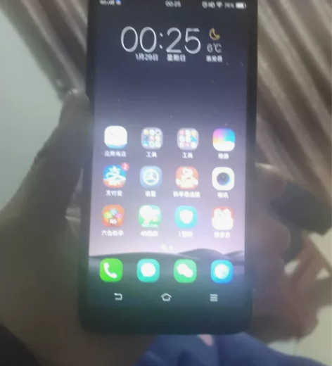 vivo x20a，外屏有裂痕，显示有白光...