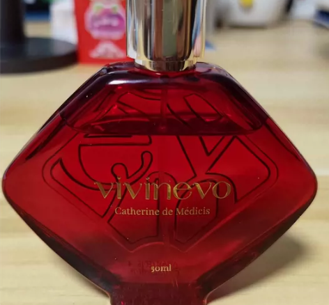 维维尼奥香水 朋友送的，平时不太习惯用香水...