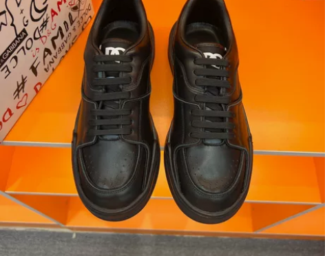 闲置全新D*男士‘s运动休闲鞋！ 材质:进...