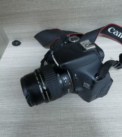 佳能600D，入门级单反，18-85变焦镜...