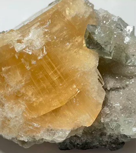 水晶萤石方解共生，一眼看中的一颗，玻璃体萤...