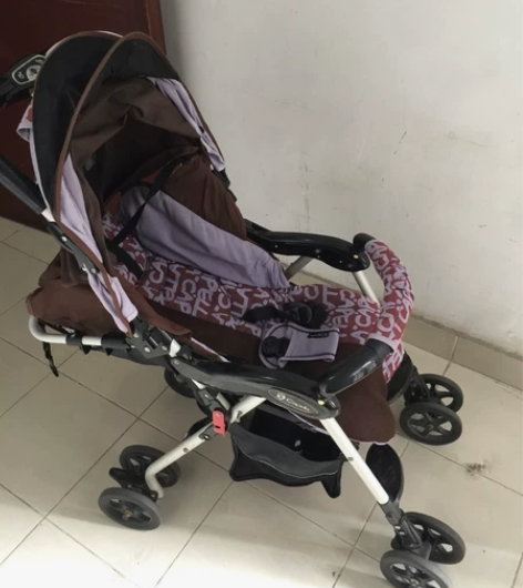 Capella婴儿推车，可坐可躺，收开方便...