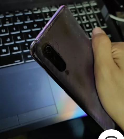 小米9  19年高考买的一手 后壳碎了点 ...