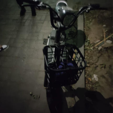 自己的电车,上班用的,现在辞职了,骑了半个...
