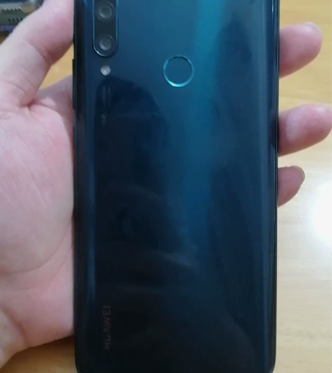 华为畅享10plus 8+128屏幕边缘有...