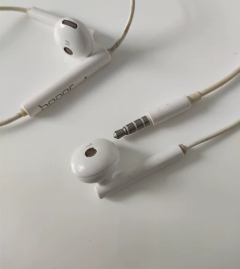荣耀正品耳机，音质好，功能正常。闲置转 感...
