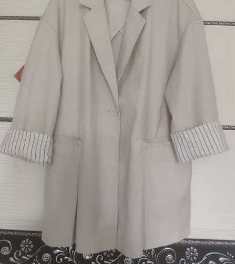 美特斯邦威薄款西服外套米色M码,商场专柜2...