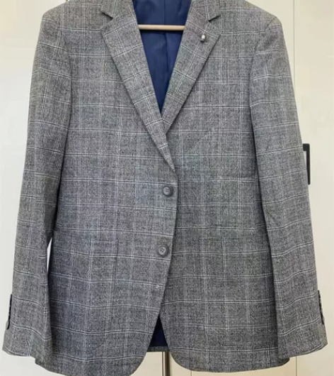 优品剪标这件西装外套太有型啦，做工很好，每...
