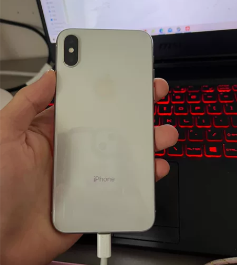 iPhone x 白色256 感兴趣的话点...