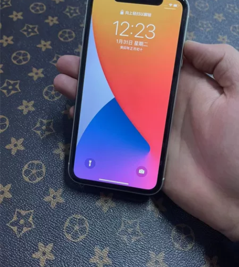 苹果11 128g 国行纯原装 感兴趣的话...