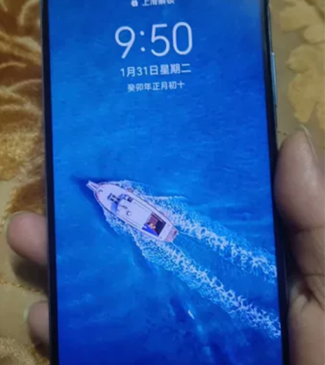 华为手机HONORv30por  后面有点...