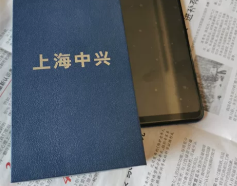 给老人买的中兴守护宝手机，老人不愿意用智能...