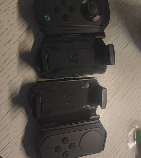 黑鲨左手柄和右手柄 无线蓝牙产品99新 买...