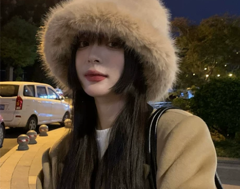 仿皮草貂毛帽子女秋冬季毛绒渔夫帽卡其高级显...