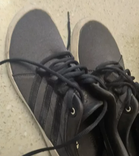 阿迪运动鞋，轻便，商场购入，一手自用，底部...