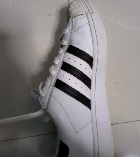 44码阿迪金标贝壳头，闲置便宜出，当初得物...