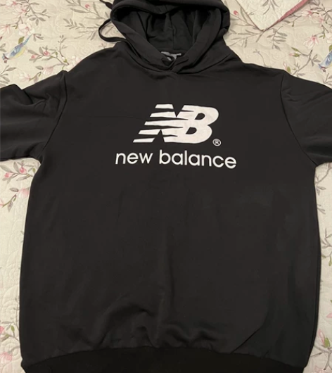 新百伦卫衣 全新仅试穿 宽松偏大 这个价格...