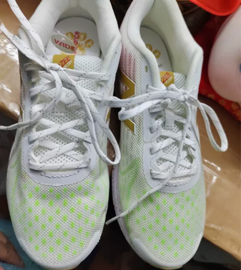 新百伦女鞋，朋友送的，看中私聊 感兴趣的话...