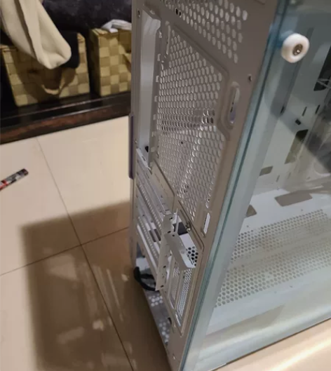 出售机箱一个,使用一个月左右,购于京东,换...