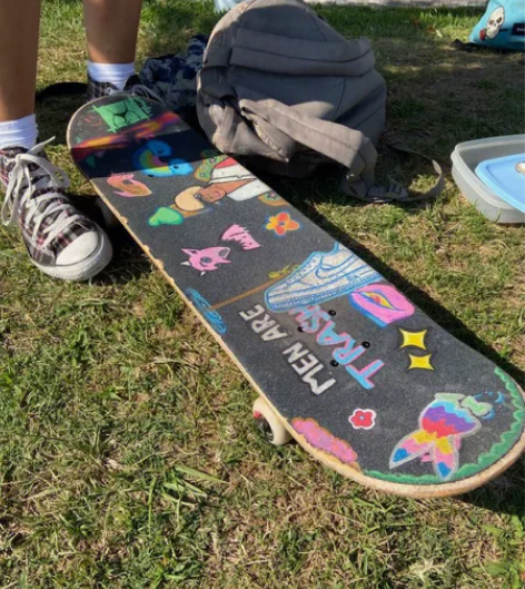 滑板训练营不做了，现在出剩余全新的滑板 黑...