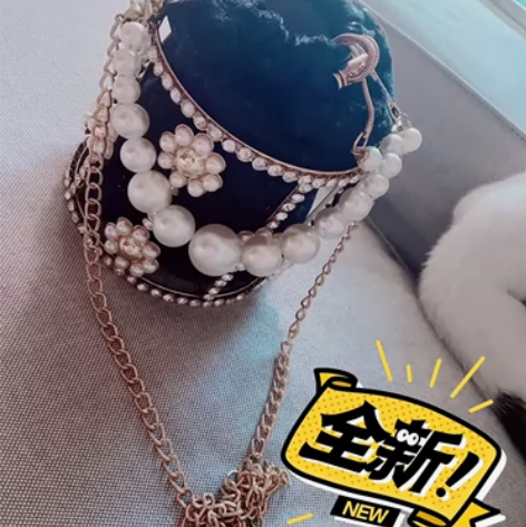 镂空花朵篮子手提包 自己配了杏色和黑色两个...