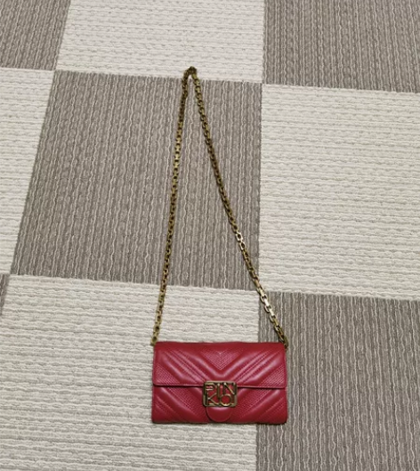 Pinko 品高燕子包女士字母金属卡扣斜挎...
