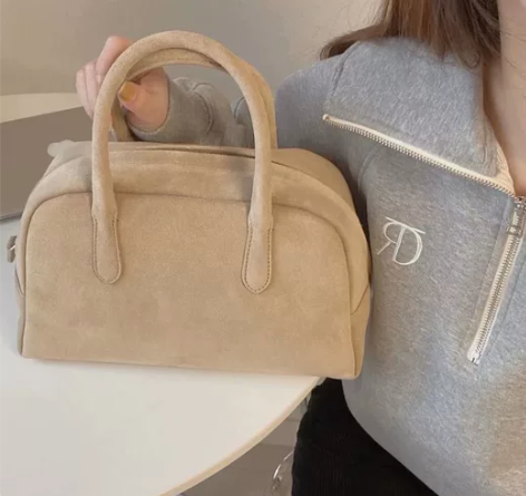 磨砂真皮气质百搭手提包 ，全新吊牌都在。正...