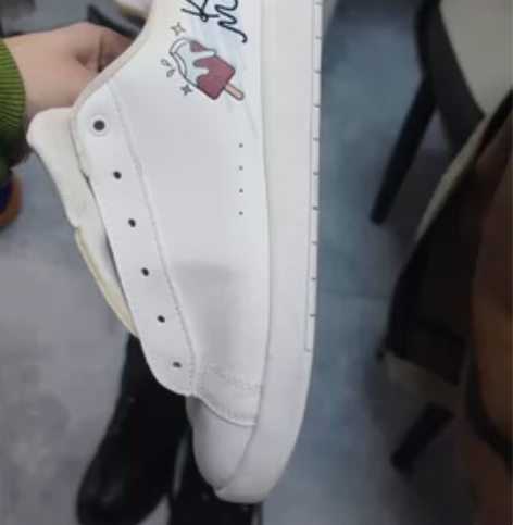 帮我姐清衣柜,安踏的板鞋二代多买的,几乎没...