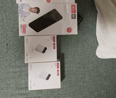四个充电宝  都是10000毫安   品牌...