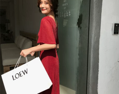 智熏法式复古裙赫本风夏V领高腰显瘦红色针织...
