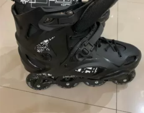 洛神旱冰鞋,适合42.43.44,参加活动...