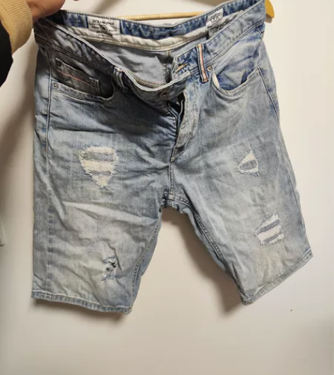 杰克琼斯男士牛仔短裤 衣柜拿出来，有点皱 ...