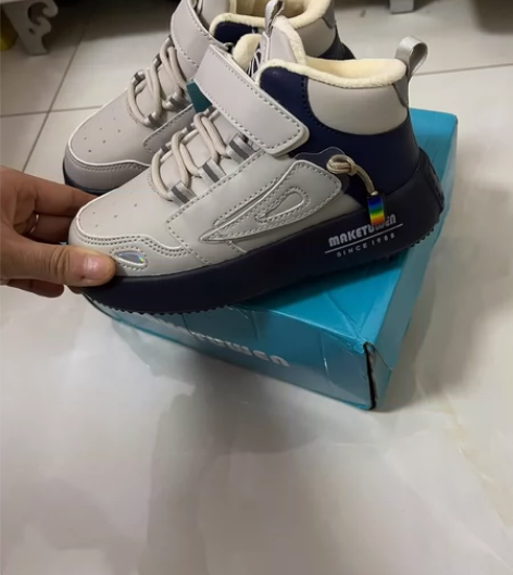 全新马克吐温加绒童鞋，尺码30，内长19....