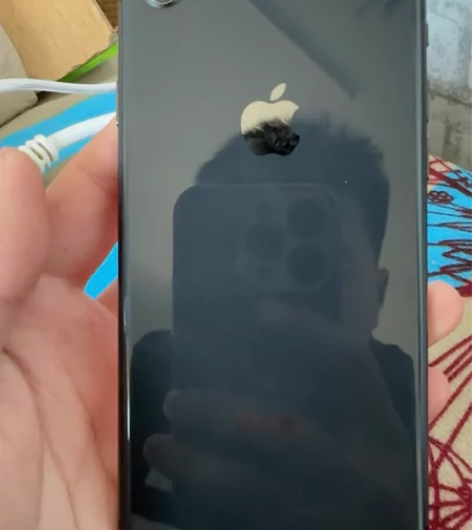 本人一手苹果8美版无锁64的，手机成色95...