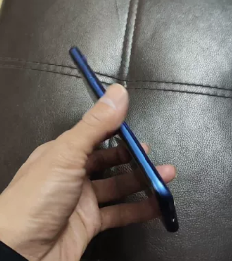 转卖朋友的荣耀v20全网通4g手机8+25...