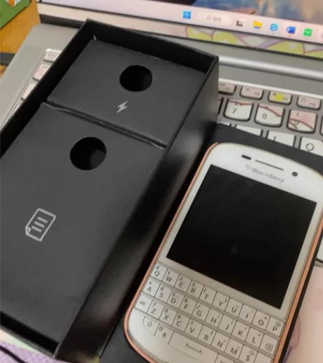 黑莓q10戒网手机 高中用的 里面有一些q...