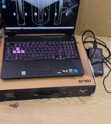 编号A4106:全国联保 原盒 华硕飞行堡...