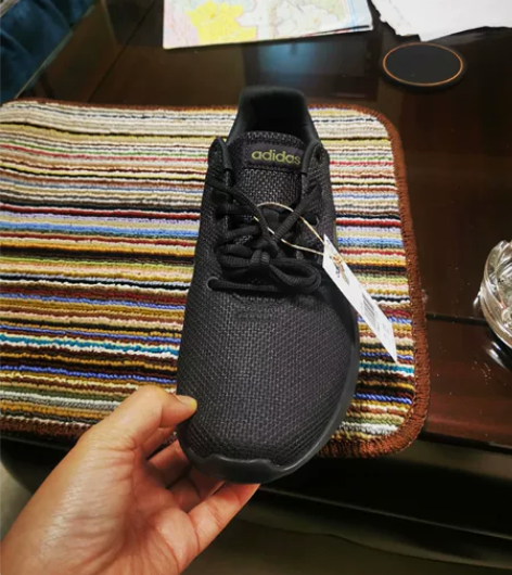 全新阿迪轻便运动鞋 感兴趣的话点“我想要”...