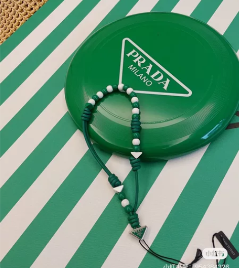 prada手机挂绳 夏日飞盘礼盒里的 8、...