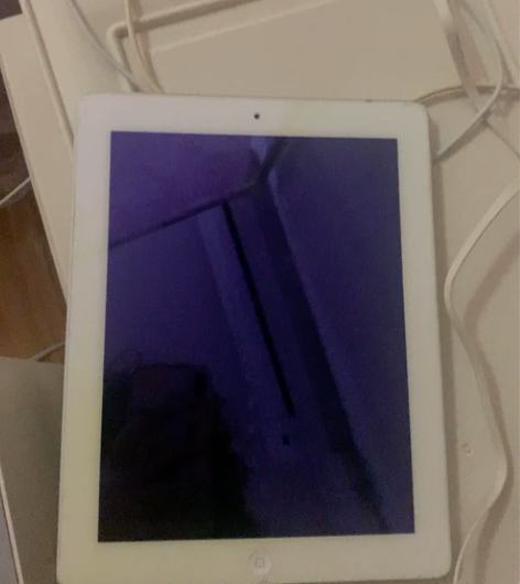 孩子换新平板了，这个闲置了，苹果32G平板...