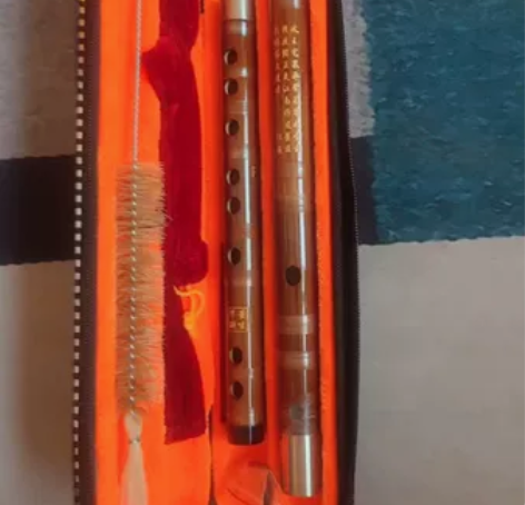 杭州董生华,F调笛子,99新。 感兴趣的话...