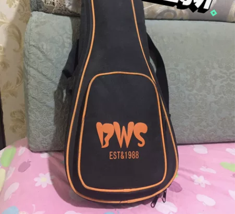 尤克里里买回来就逃过一次，一直放在琴包里，...