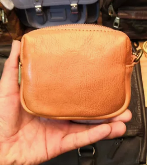 女士手拿包 头层牛皮 长13公分 宽10公...