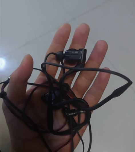 耳机索尼xba a3 自用 换上了里面自带...