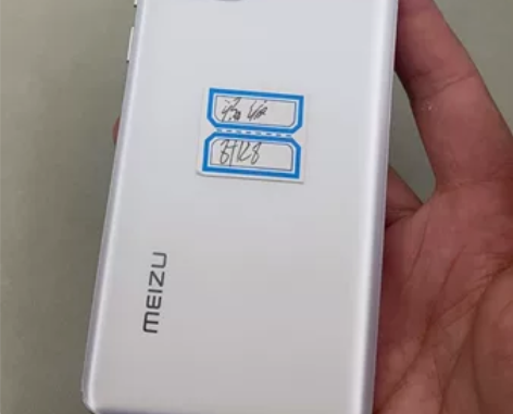 魅族18手机8+128屏幕漏液 感兴趣的话...