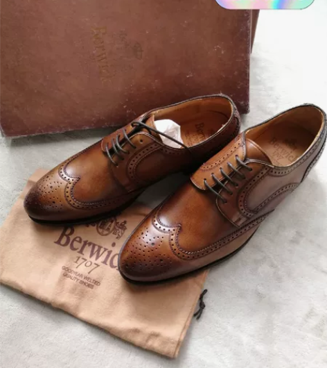 Berwick布洛克雕花棕色全新40，41...