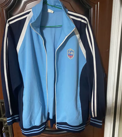 二件大号校服.包邮40九层新低价转让需要的...